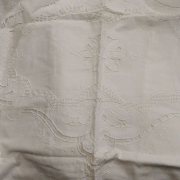 Hand embroidered pillow shams set of 2 - Picture 3 of 4